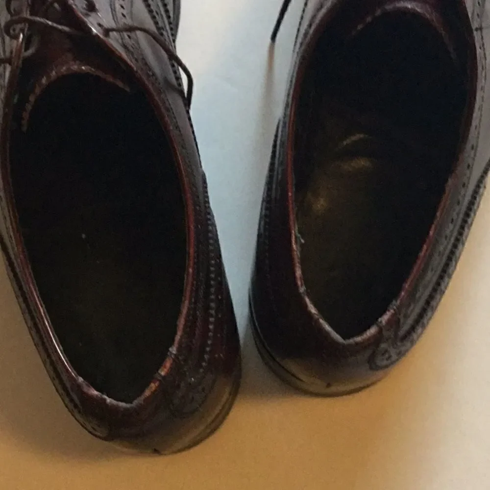 Men’s vintage wing tips in reddish brown in 9 1/2